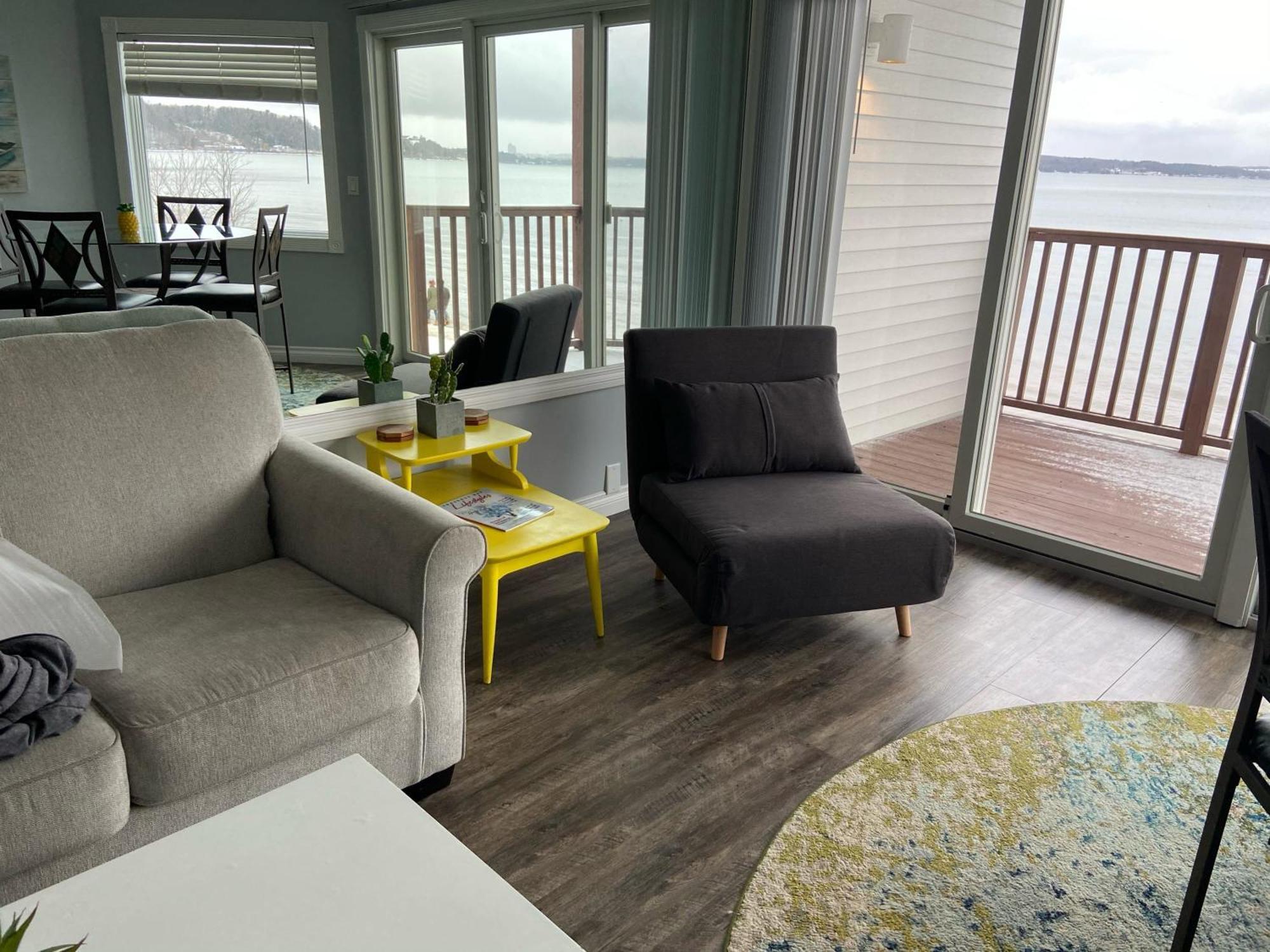 Beachside 216 With Pool Hot Tub And Private Deck Overlooking East Bay Traverse City Exterior photo